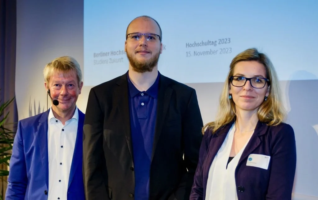 Award ceremony for successful Ph.D. graduation at Hochschultag BHT Berlin.